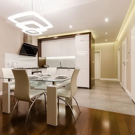 아파트 Old Town Luxury *