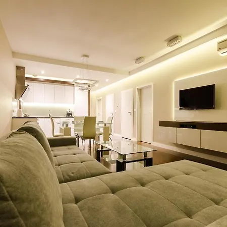 Old Town Luxury Apartment *