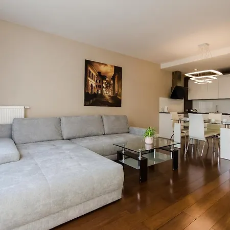 Old Town Luxury Apartment *